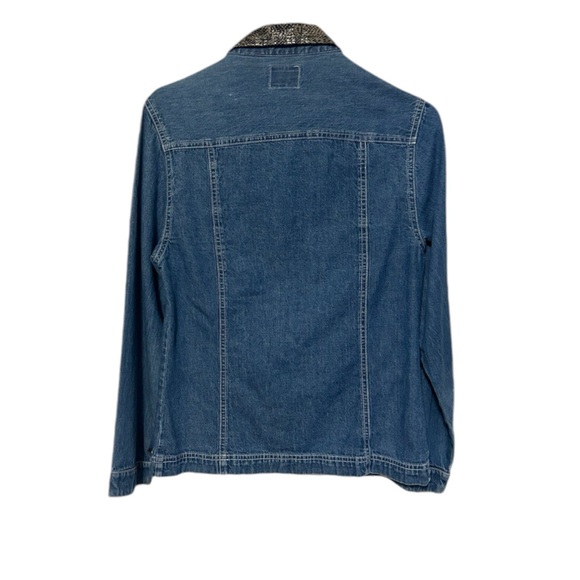 Women's Long Sleeve Denim Button Front Shirt Size Medium - Picture 3 of 3